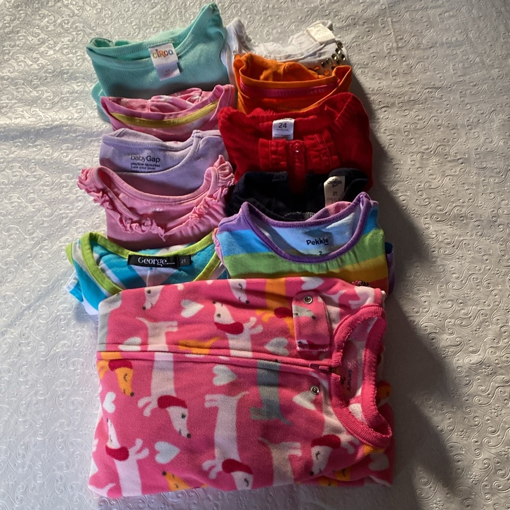 BUNDLE OF KIDS CLOTHES GIRLS SIZE 2 .